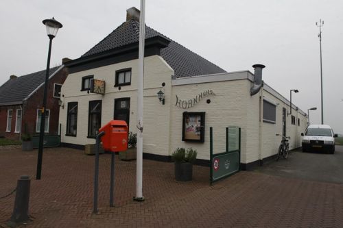 Het dorpshuis 'Hornhuus', is gevestigd in het voormalige café van Den Horn.